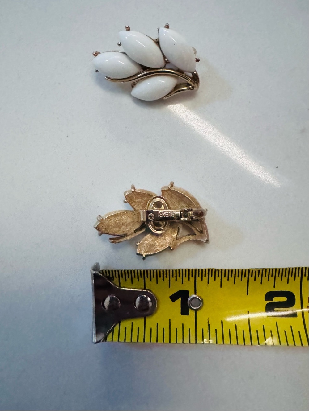 Vintage Crown Trifari Floral Brooch and Clip-On Earrings Set *RARE* - Picture 12 of 12